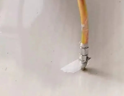 丹徒瓷砖空鼓维修公司专业解答在瓷砖铺贴过程中，如果使用的砂料过粗（如全部使用了粗砂），可能会导致以下问题